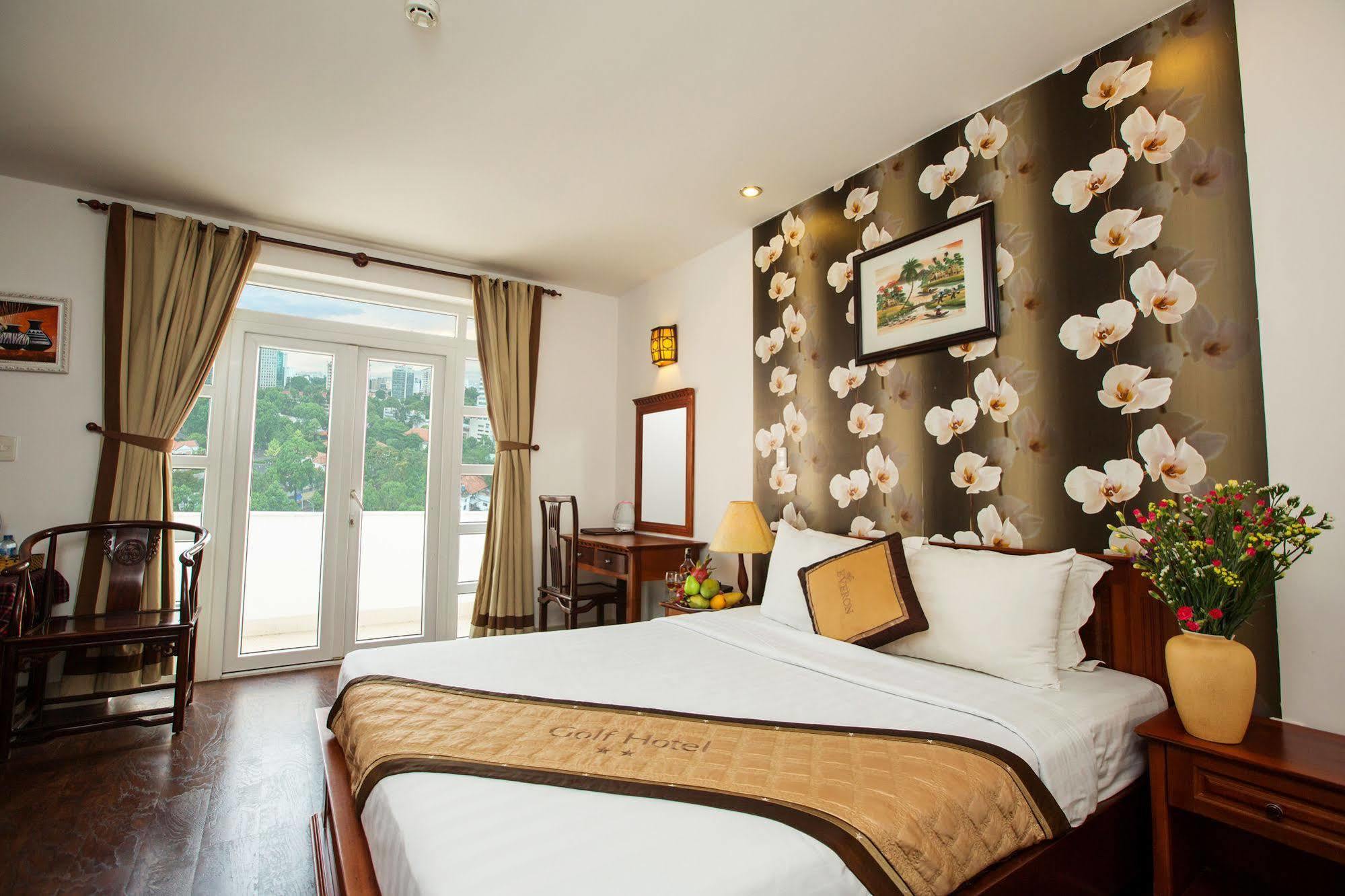 Golf Hotel Хошимин Екстериор снимка